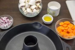 Petromax Cast Iron Turkey / Chicken Sitter 30cm -Petromax Winkel image 1